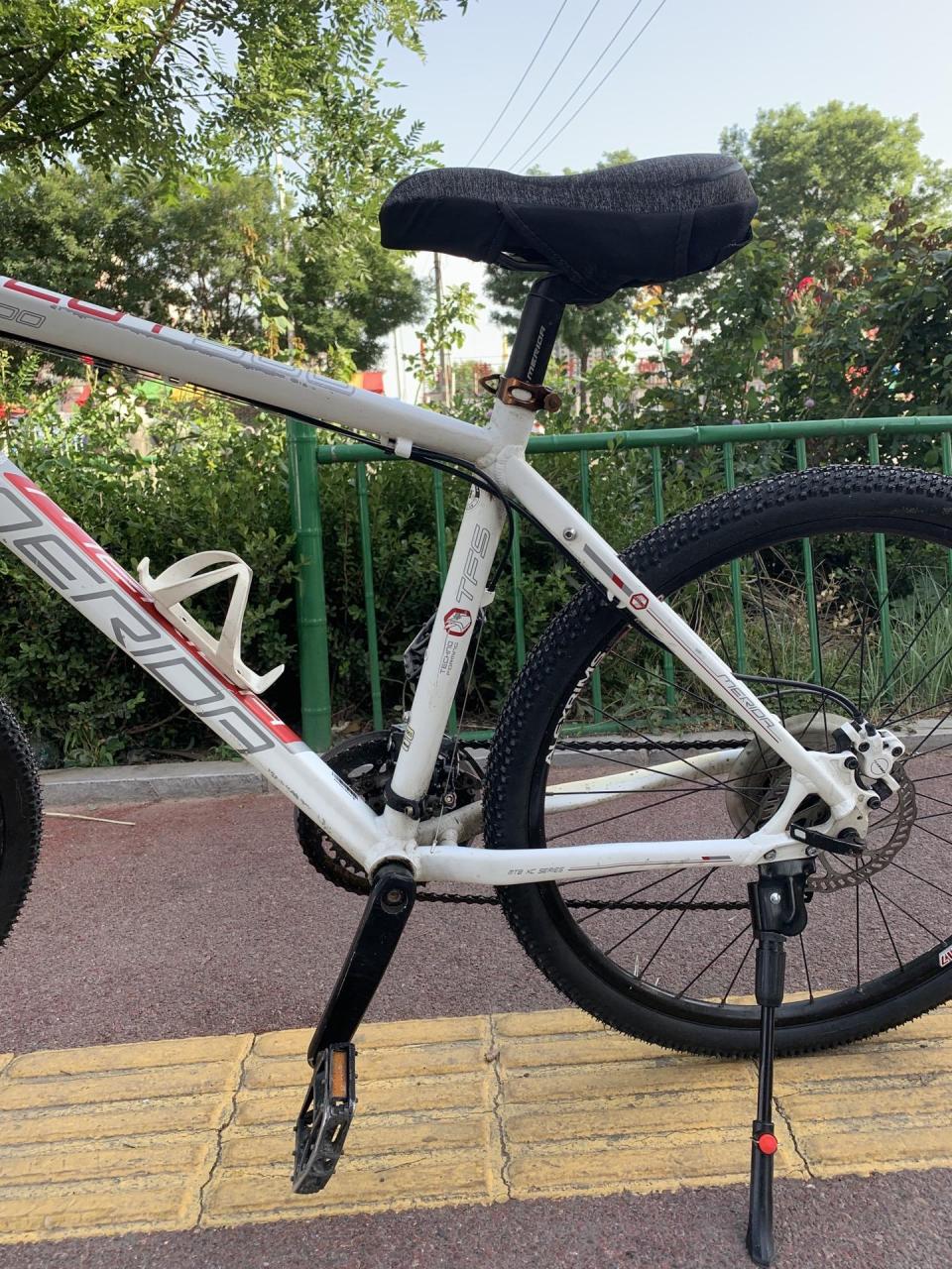 美利达领航者500,26寸27速快拆碟刹.全新轮胎,功能正常,680米