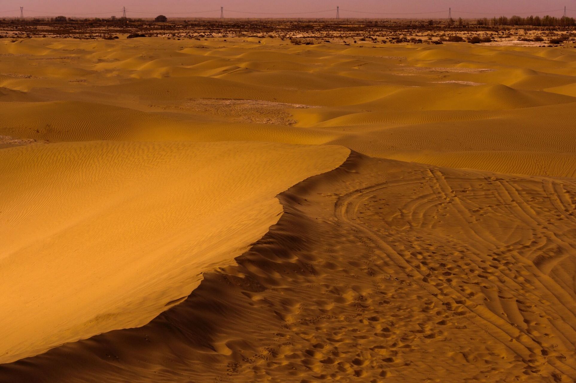 解锁南疆|系列六(达瓦昆沙漠) 达瓦昆沙漠位干塔克拉玛千沙漠边缘地荒