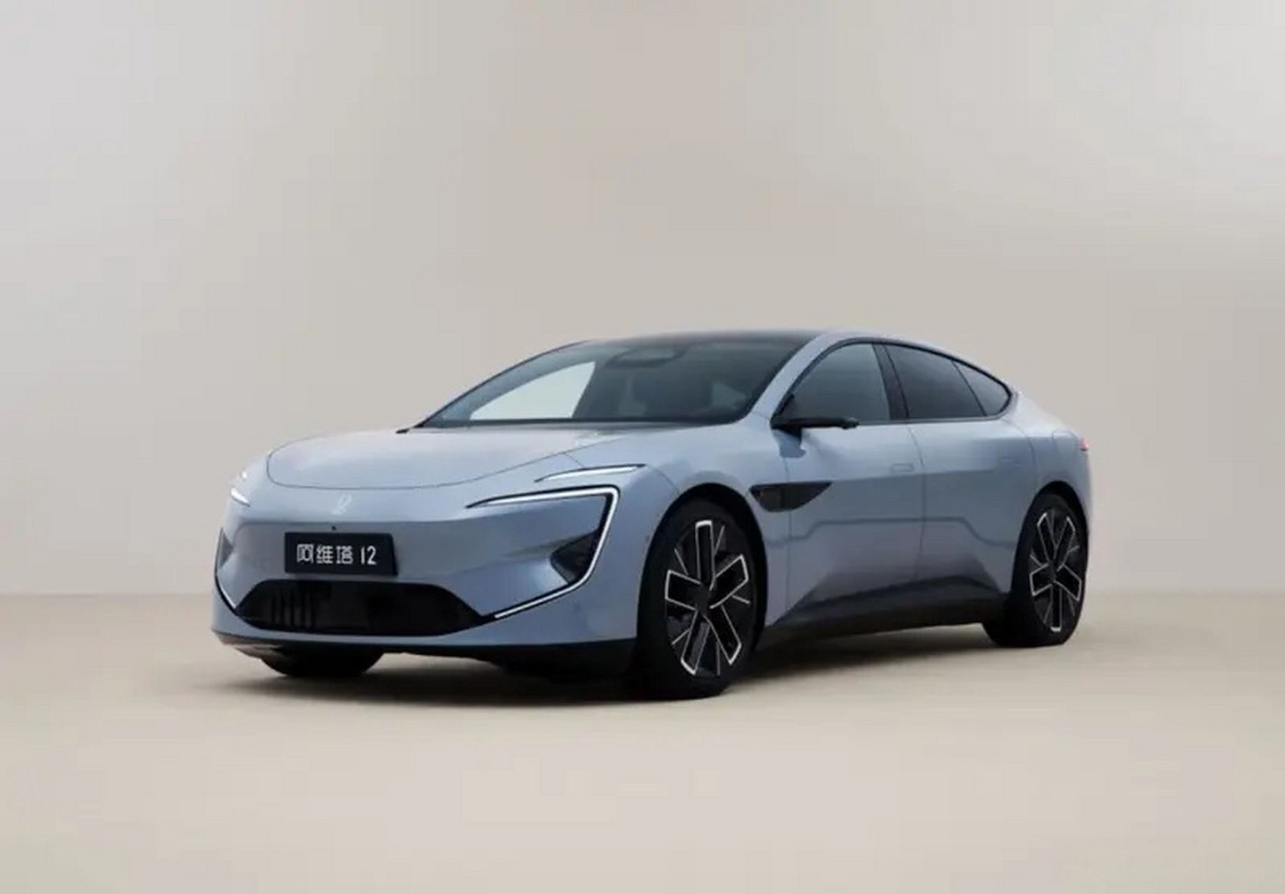 阿维塔12:长安的设计从来没让人失望.车长超5米,轴距超3米.