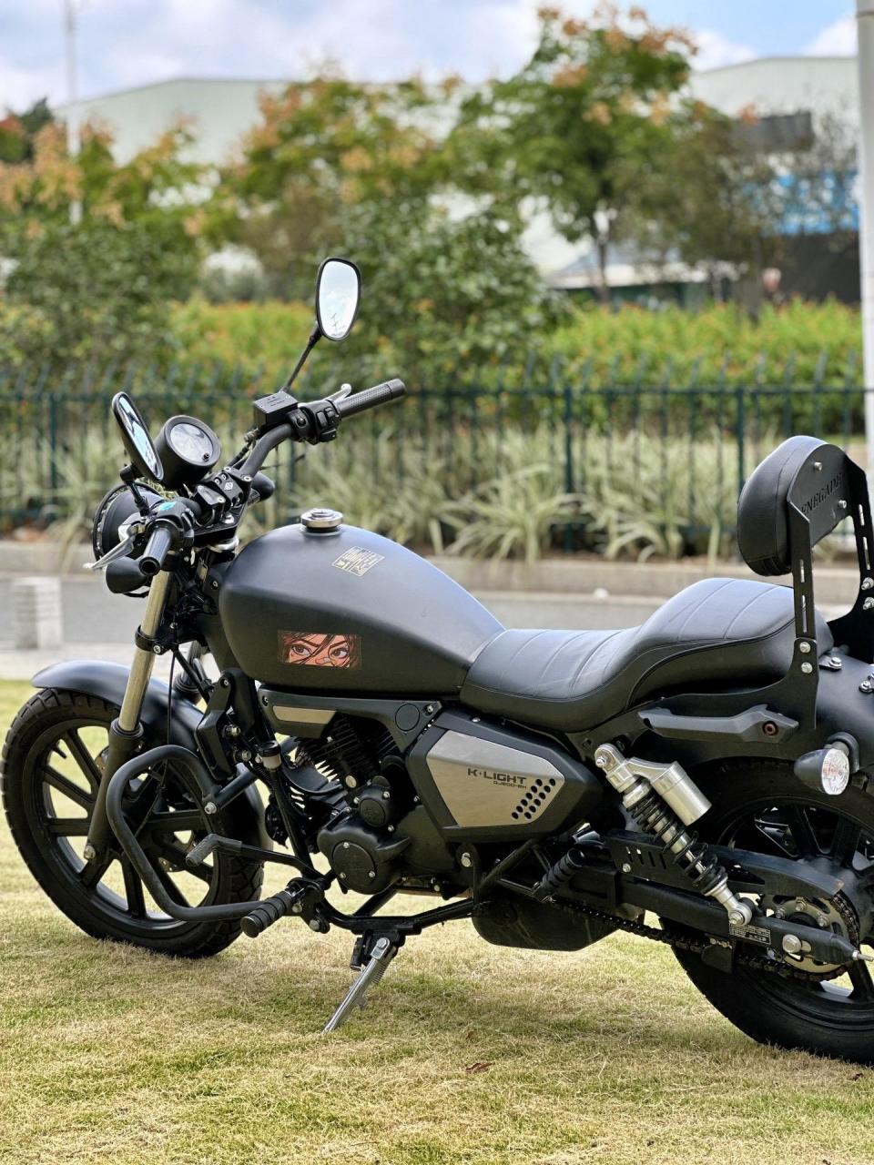 钱江荣光202摩托车复古巡航 行驶2200来公里   准新车一台全车无瑕疵