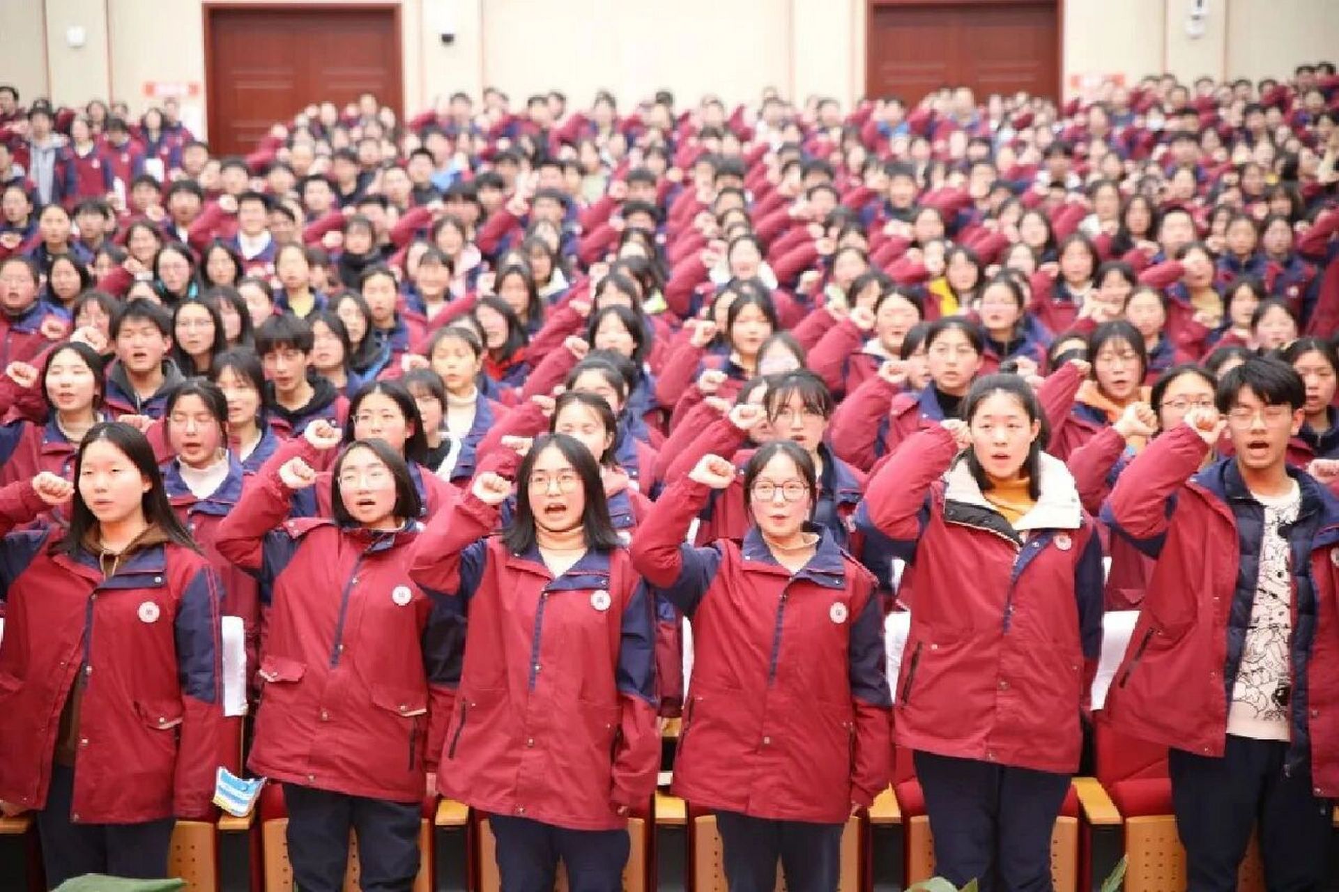 东阳中学隆重举行百日誓师活动暨演讲大会现场