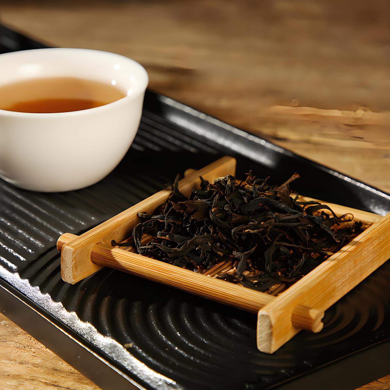红茶图片 红茶的茶汤呈红色,颜色鲜艳而深沉,给人一种温暖和舒适的