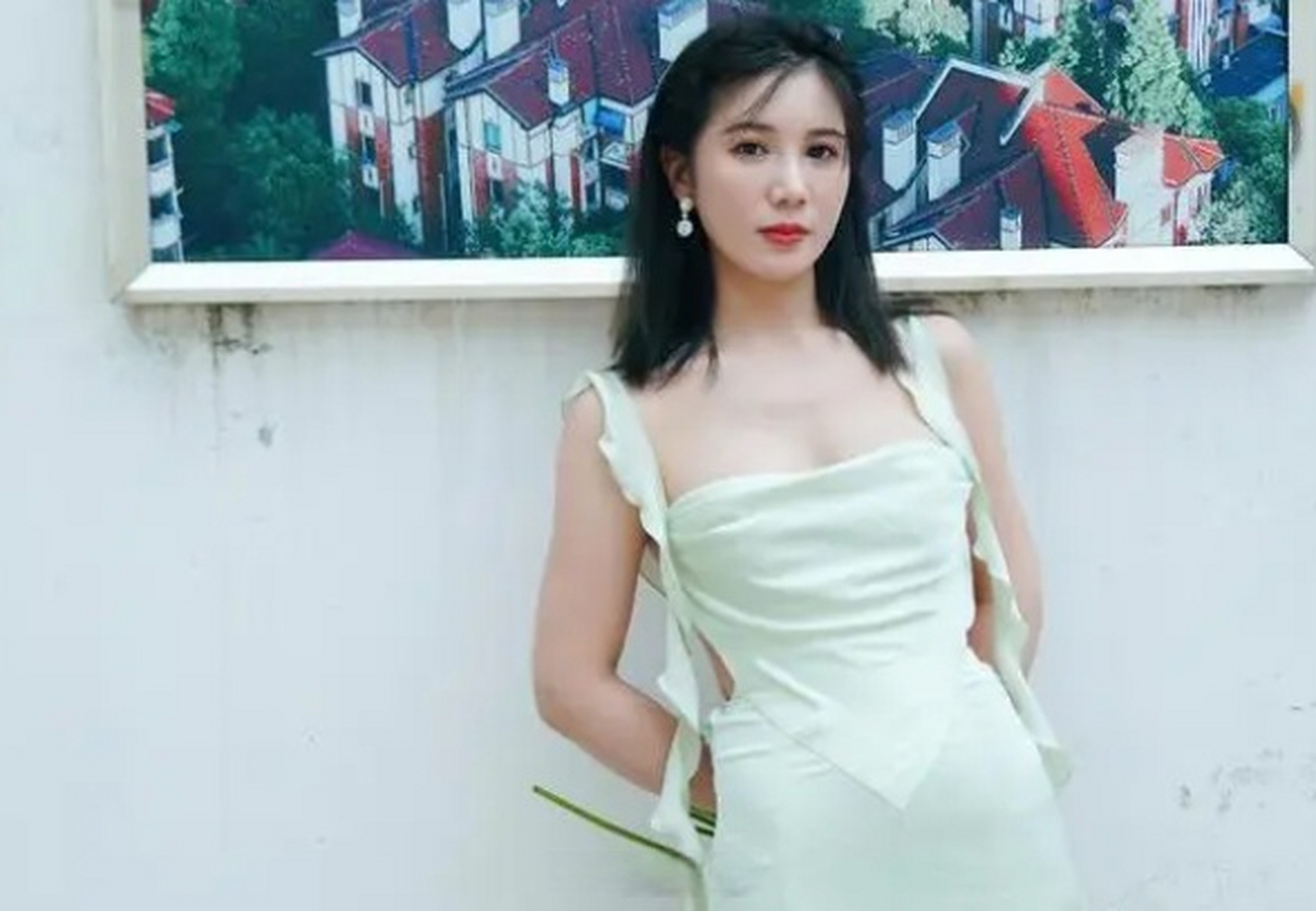 黄景瑜前妻王雨馨再次在社交平台上发文喊话黄景瑜,让他站出来说话,称