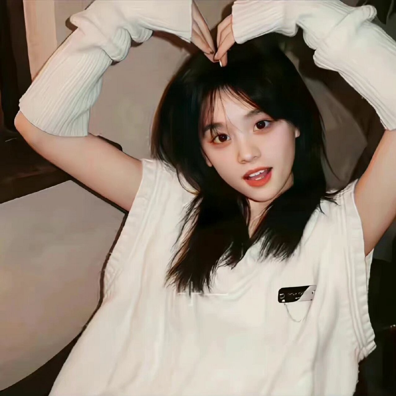 头像女 "鲜花永远是平淡生活里温柔的光"#头像分享# #头像# #女生头像