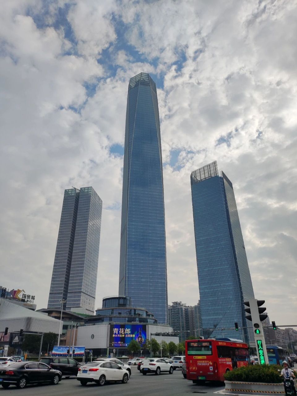 东莞第一高楼-国贸中心大厦 目前东莞的第一高楼-国贸中心大厦,塔楼t2