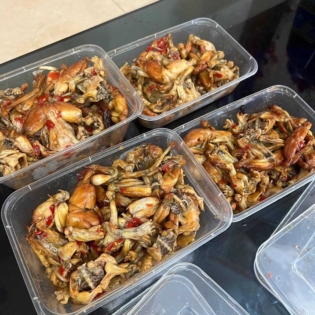 熏拉丝 青浦的朋友野路子 送来了刚熏出来的拉丝 小时候老爸一直买的