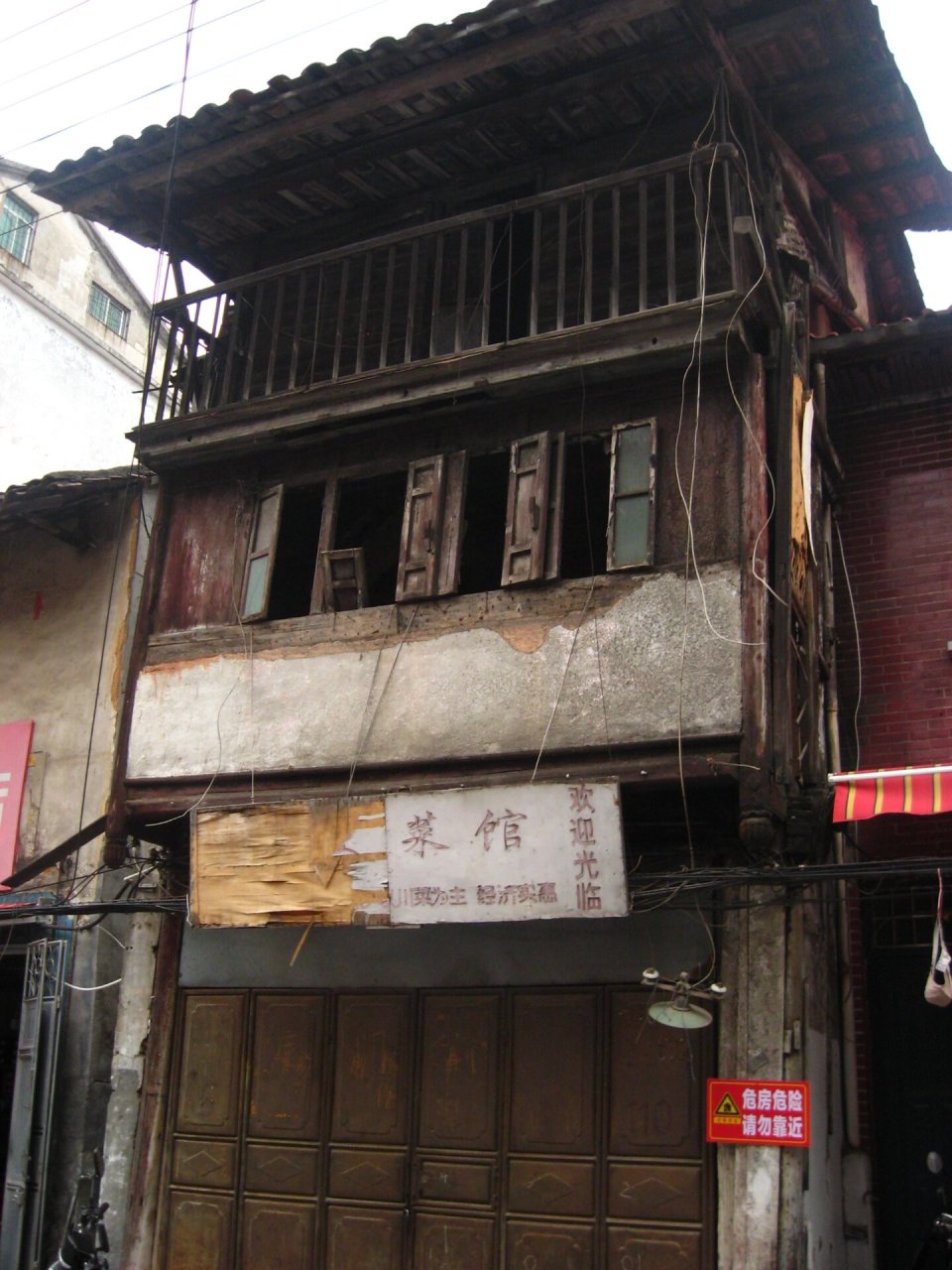 取景地—江西南丰 一座很适合city walk的小城 这个地方叫盱江索桥,从