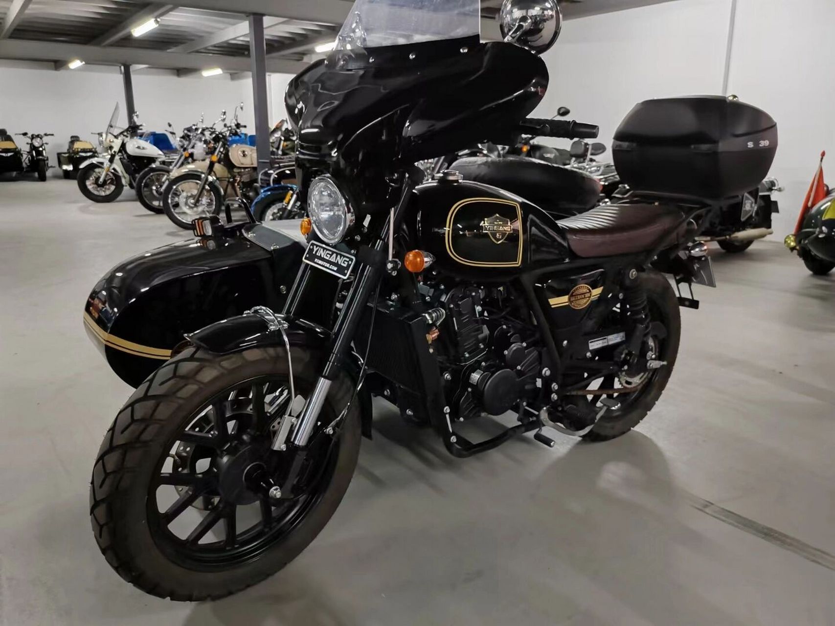 侉子,侧三轮,挎子,挎斗摩托车,跨子,胯子,偏斗摩托车,跨斗,边挎,边斗