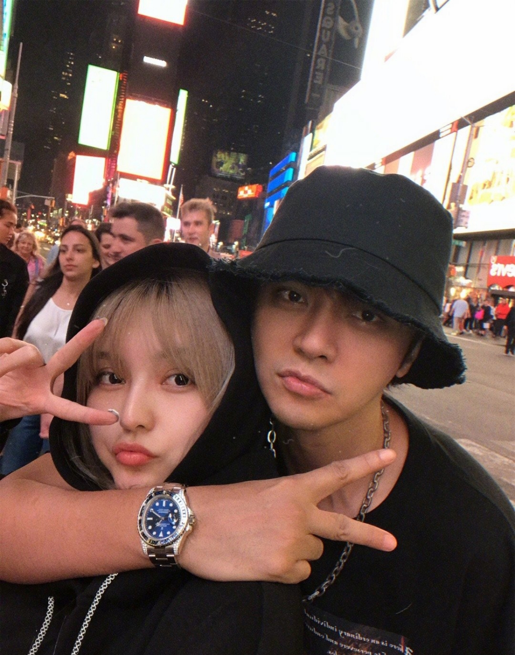 娱乐最前沿#@罗志祥 在5月20日发《男孩,女孩》超长文章,回忆与@周扬