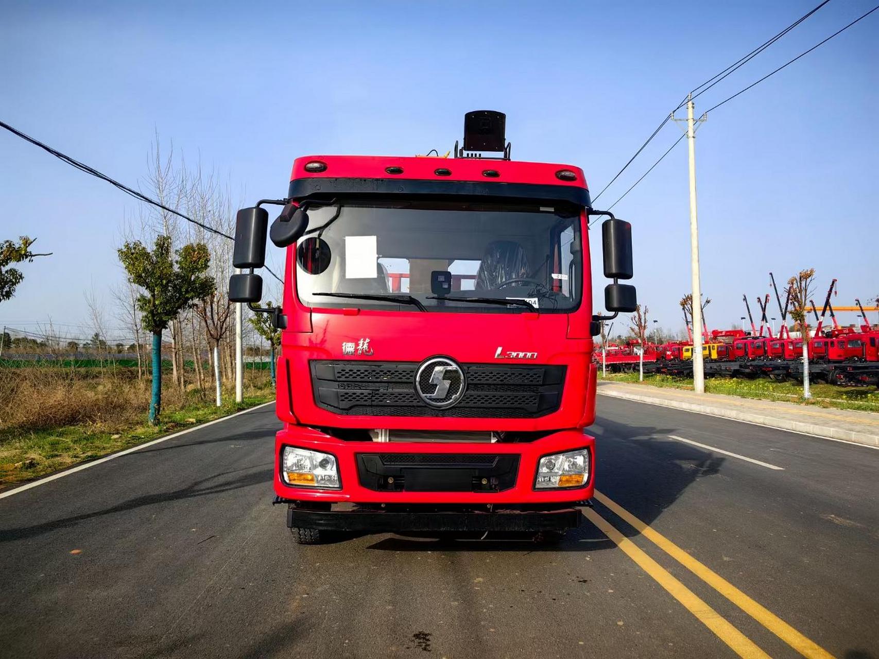 陕汽德龙l3000,玉柴六缸220马力,法士特8挡变速箱,前桥5吨,后桥10吨