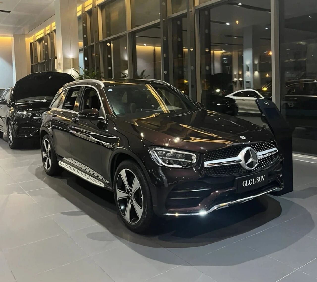 稀缺的 红宝石黑 颜色,glc300l动感型现车 代表爱与浪漫的红宝石黑