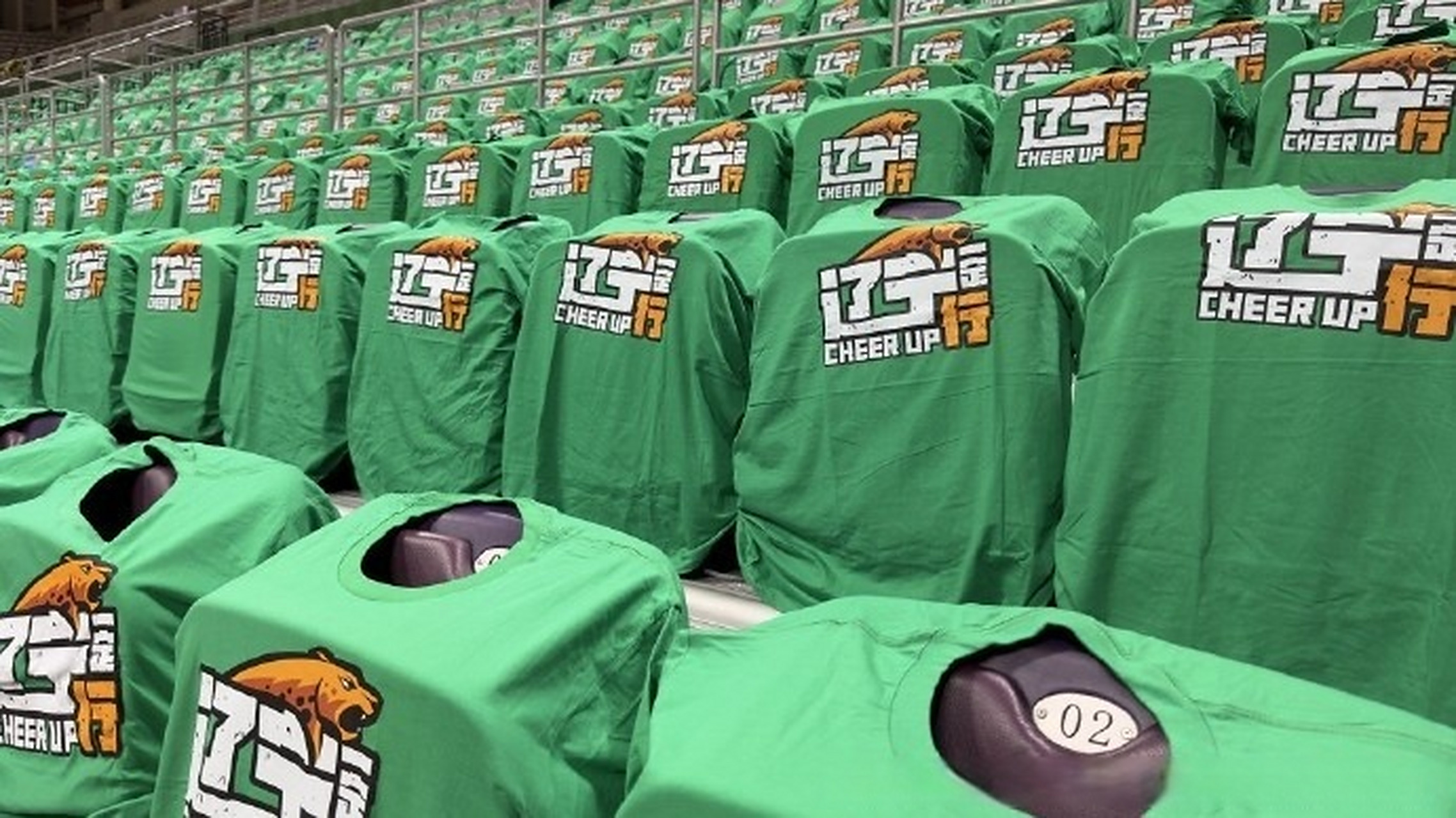 辽宁男篮主场绿色海洋##辽宁男篮为球迷准备助威t恤#  @辽宁飞豹篮球