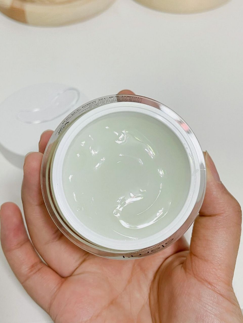 对于一个干皮而言, 夏天也是不好过的, 虽然夏天出汗较多, 皮肤不容y