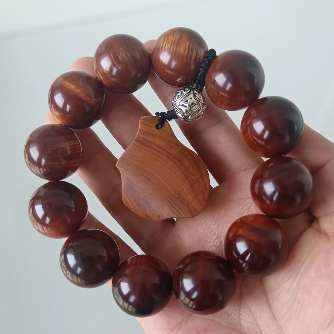 你了解崖柏么 太行崖柏玉化水波纹手串 尺寸:2.0 崖柏有啥神奇之处?