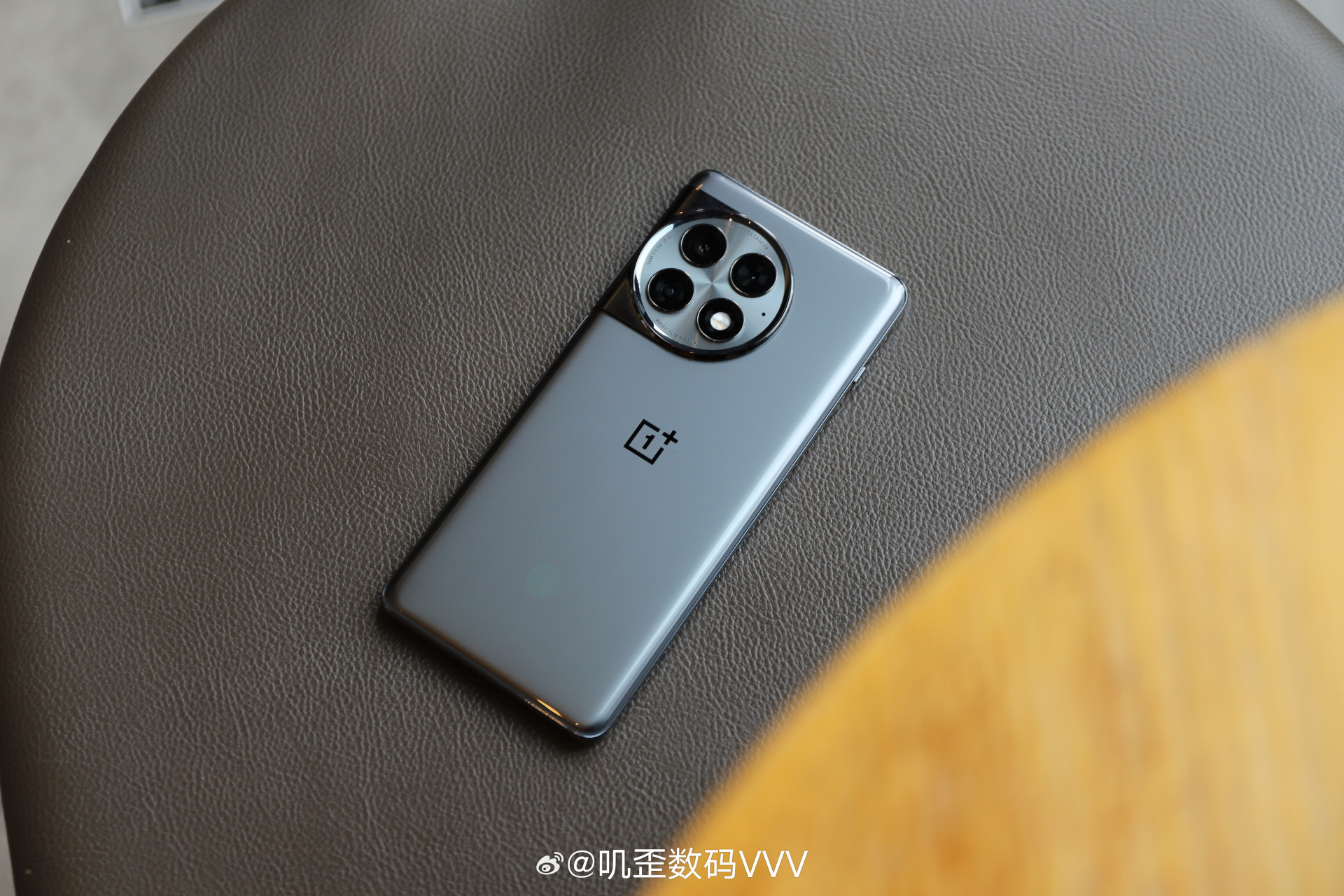 一加ace2 pro钛空灰实拍图赏,你们觉得如何?