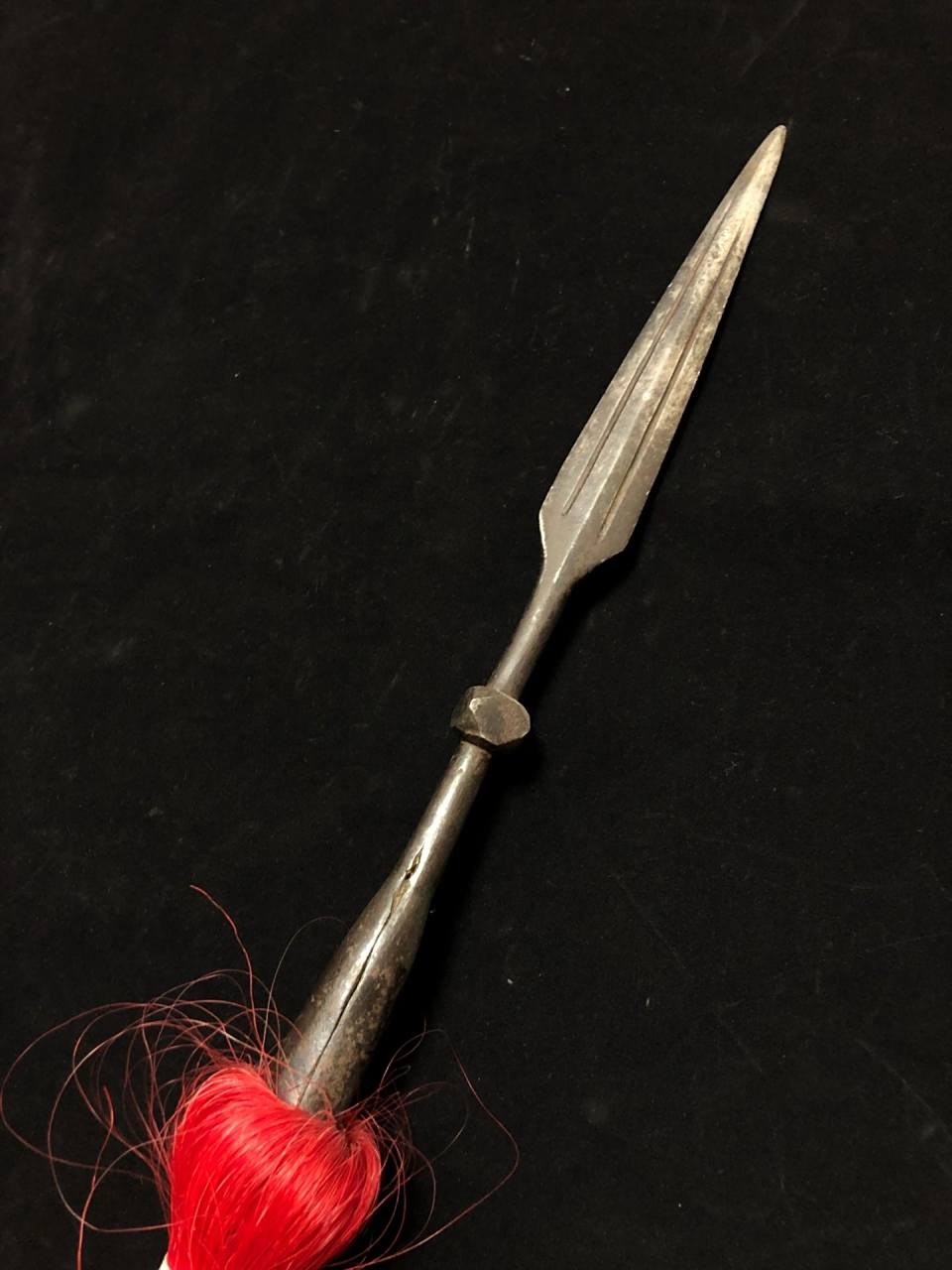 古兵器明代原大漆杆长颈长矛 古兵器明代原大漆杆长颈长矛,全长2米