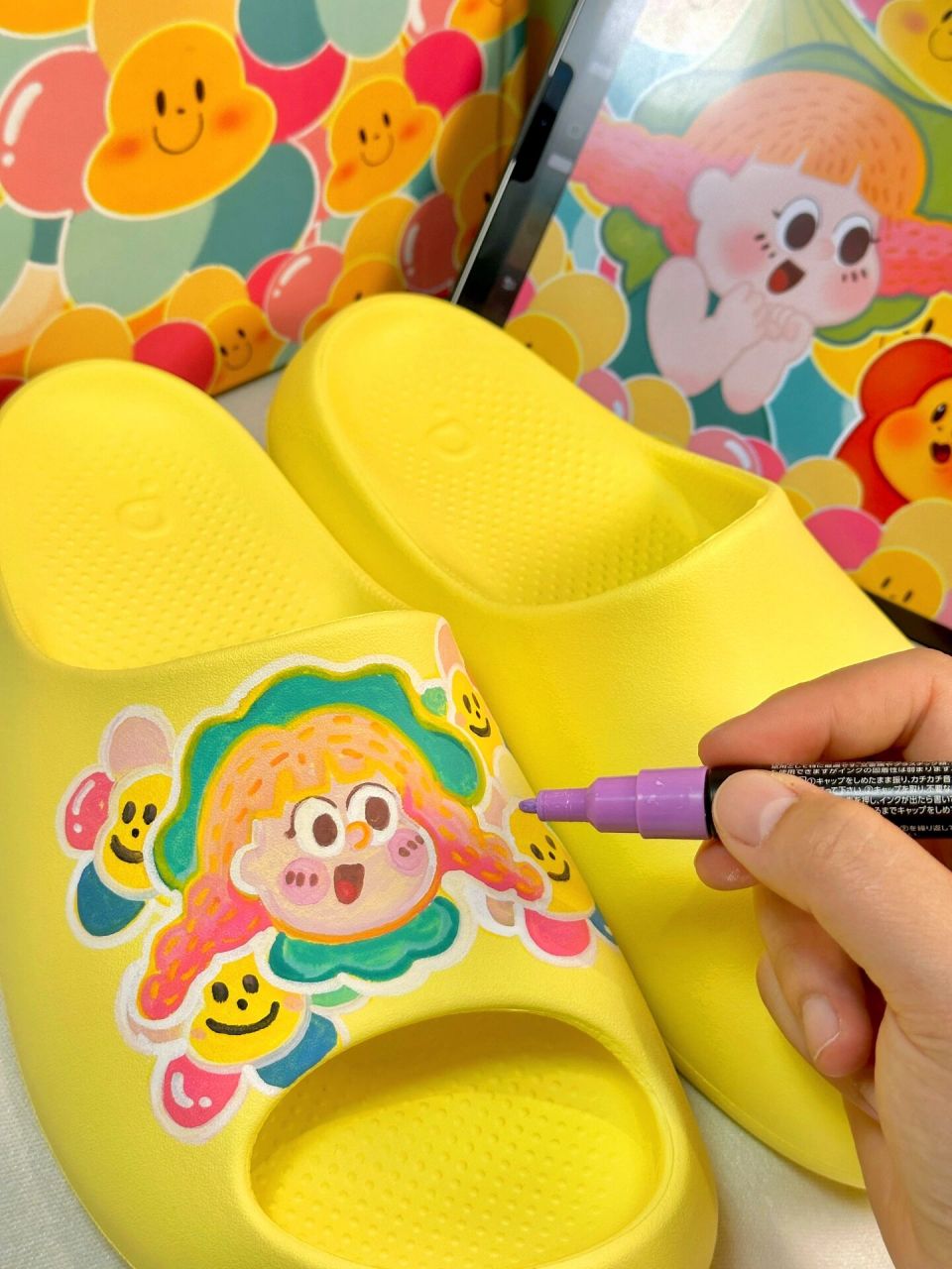 diy涂鸦|把喜欢的小图案画在拖鞋上啦 第一次尝试在拖鞋上diy涂鸦 画