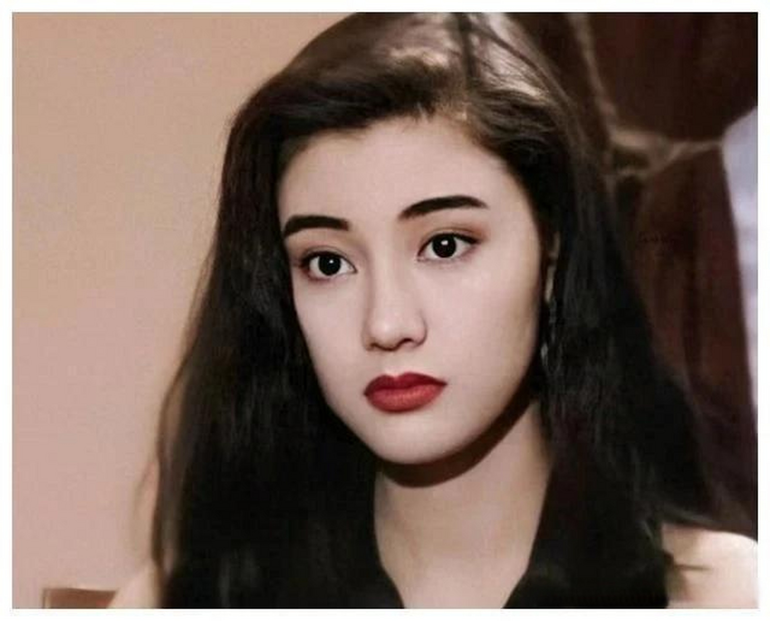 曾经和李嘉欣订过婚的"天上人间"老板覃辉在美国刑满出狱后被驱逐出境