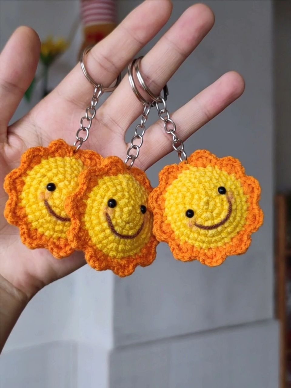 毛线:依棉 色号:鸡黄,桔色 钩针:可钩2.