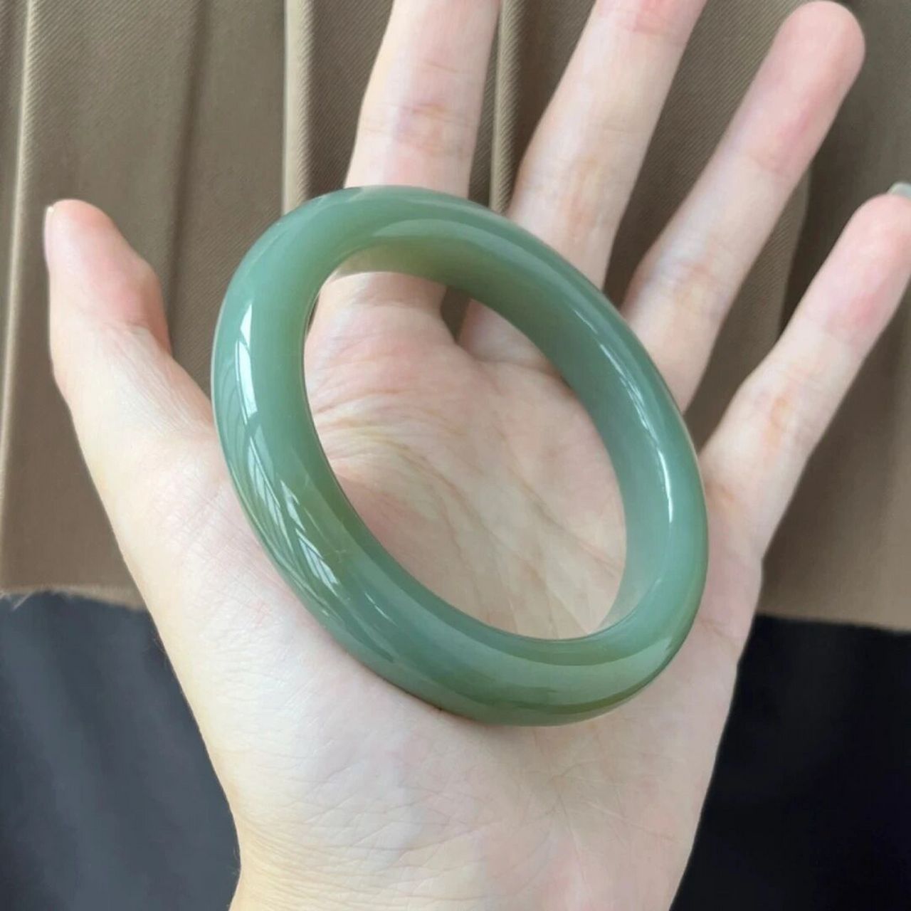 和田玉且末蓝飘糖手镯8756902800 条形:56.5×12.0×9.