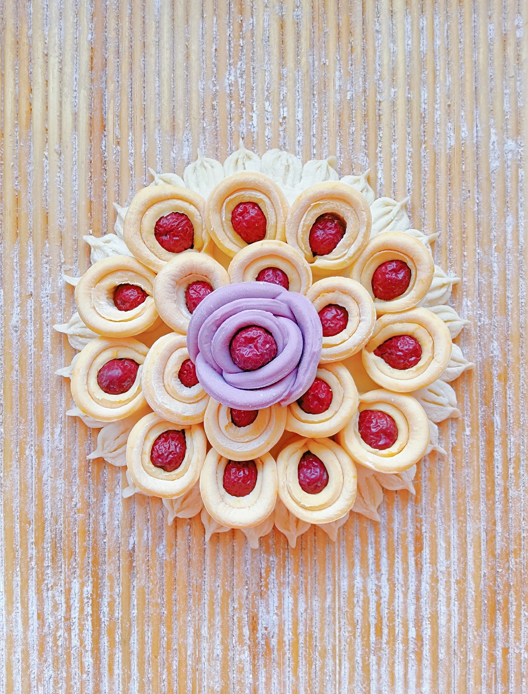 🎆花馍的造型各不一样,大多数都是圆形的,寓