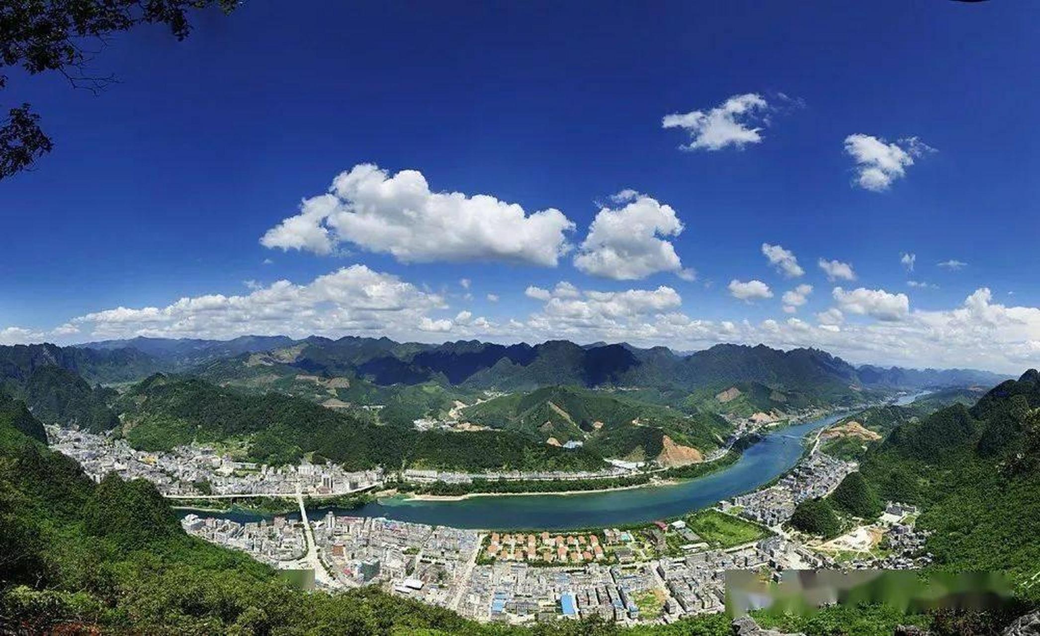 天峨县的语言分布 天峨县位于广西西北部,河池市西北部.