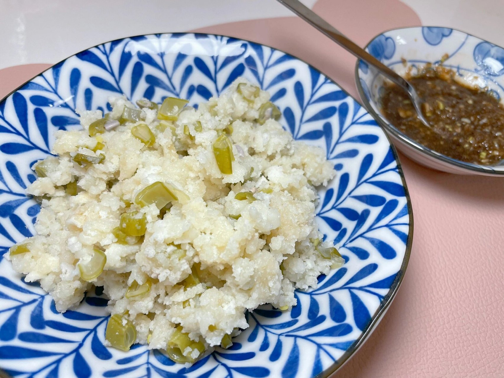老家特有的豆角不烂子 豆角洗净保留上面的水,切小段(大小看个人喜好)