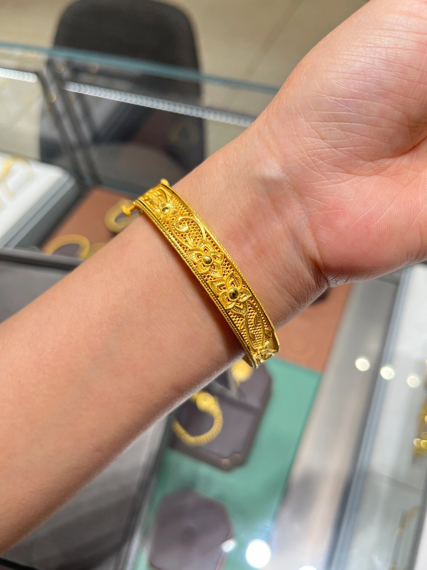 周大福黄金贵妃手镯