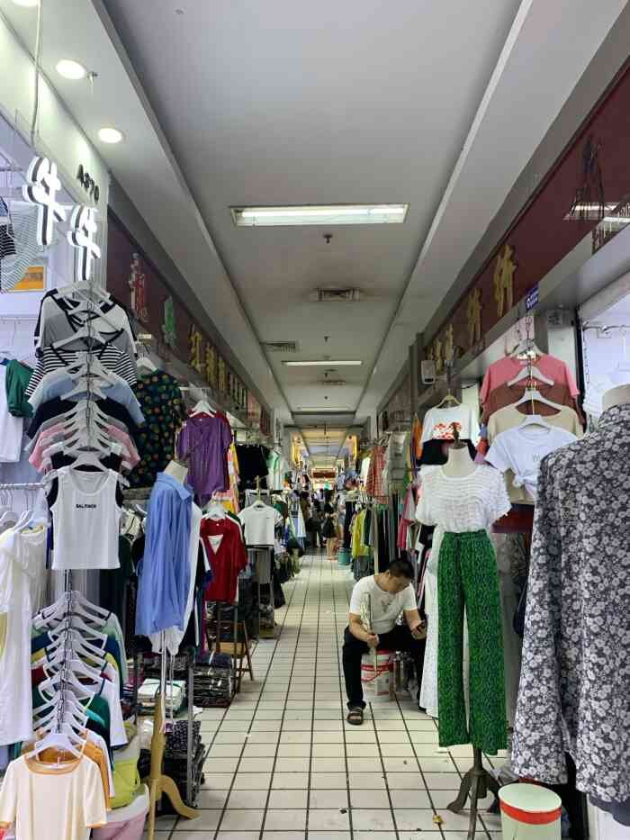 韩版服饰：都市女孩的新时尚符号