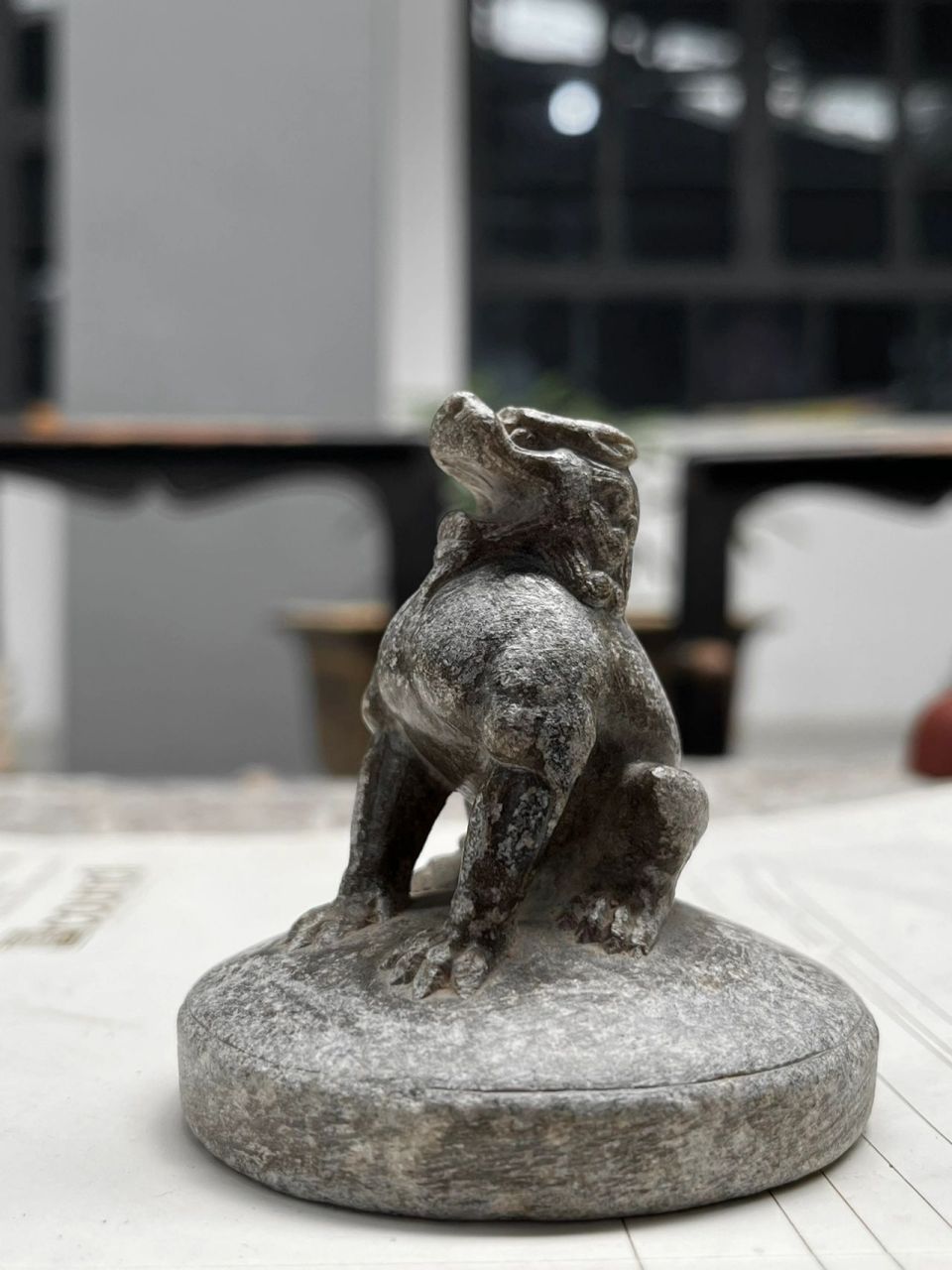 唐代豹斑石拍卖纪录 仔细看这块石头他的特点比较明显这个狮子身上有