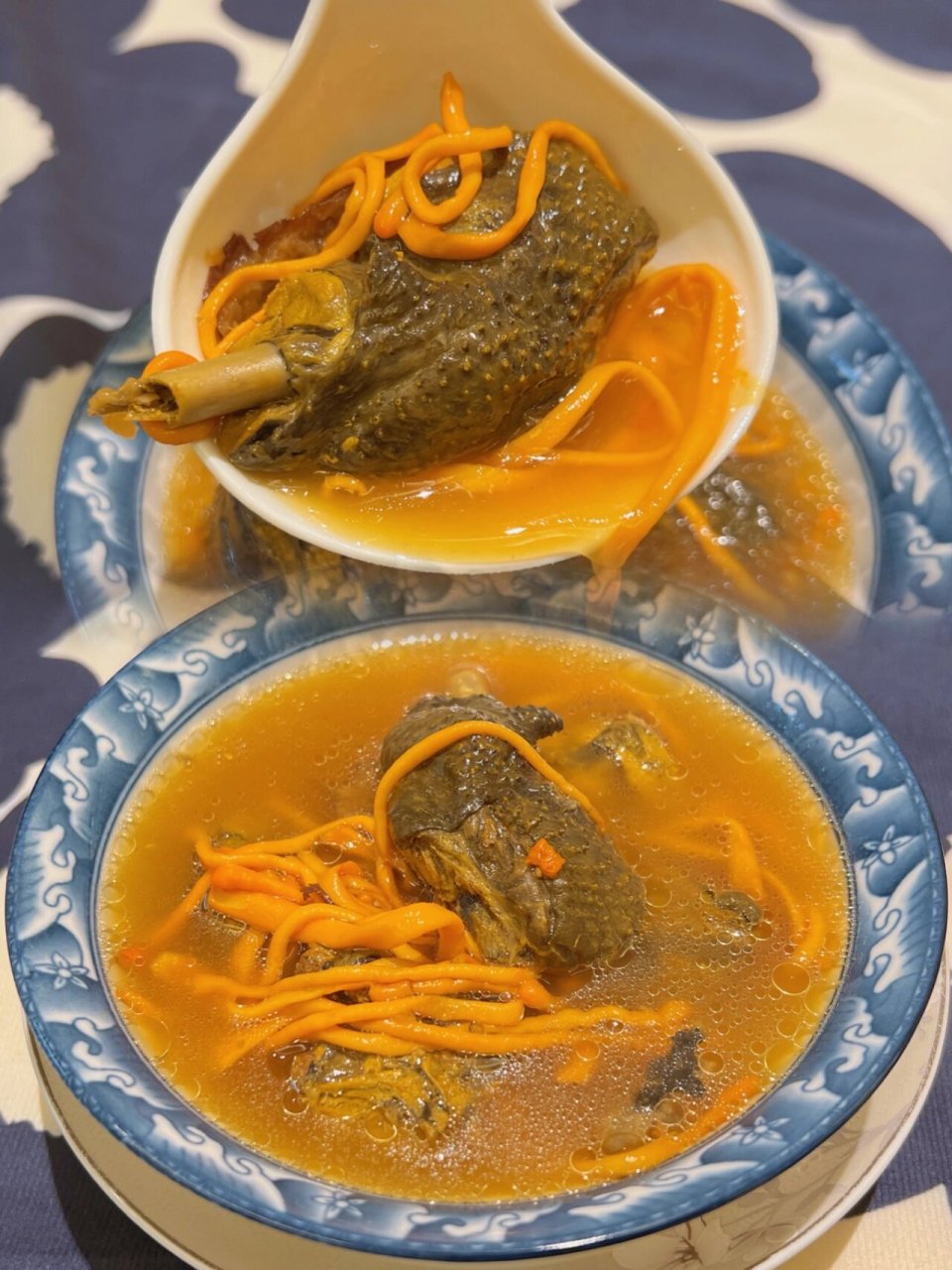 全家人都爱的虫草花乌鸡汤 益气补肾又滋阴 虫草花乌鸡汤 富含丰富的