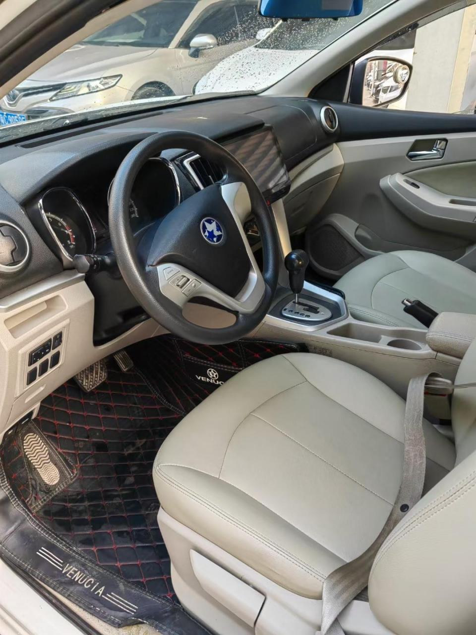 2015年上牌日产启辰t70 2.0自动档!空间超大省油型suv!