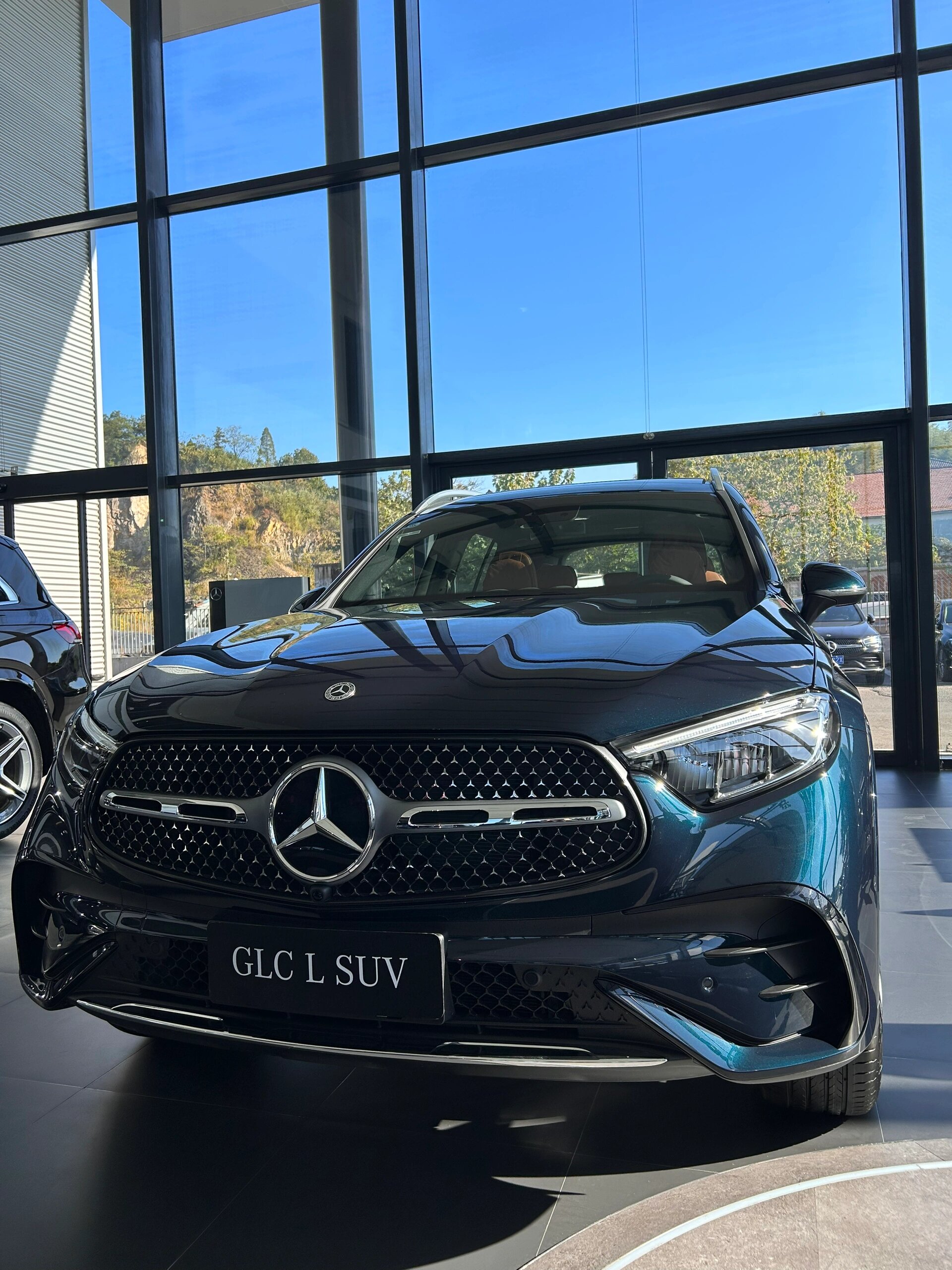 松石绿的glc260l来了 梅赛德斯-奔驰glcl suv 松石绿,高级有质感的