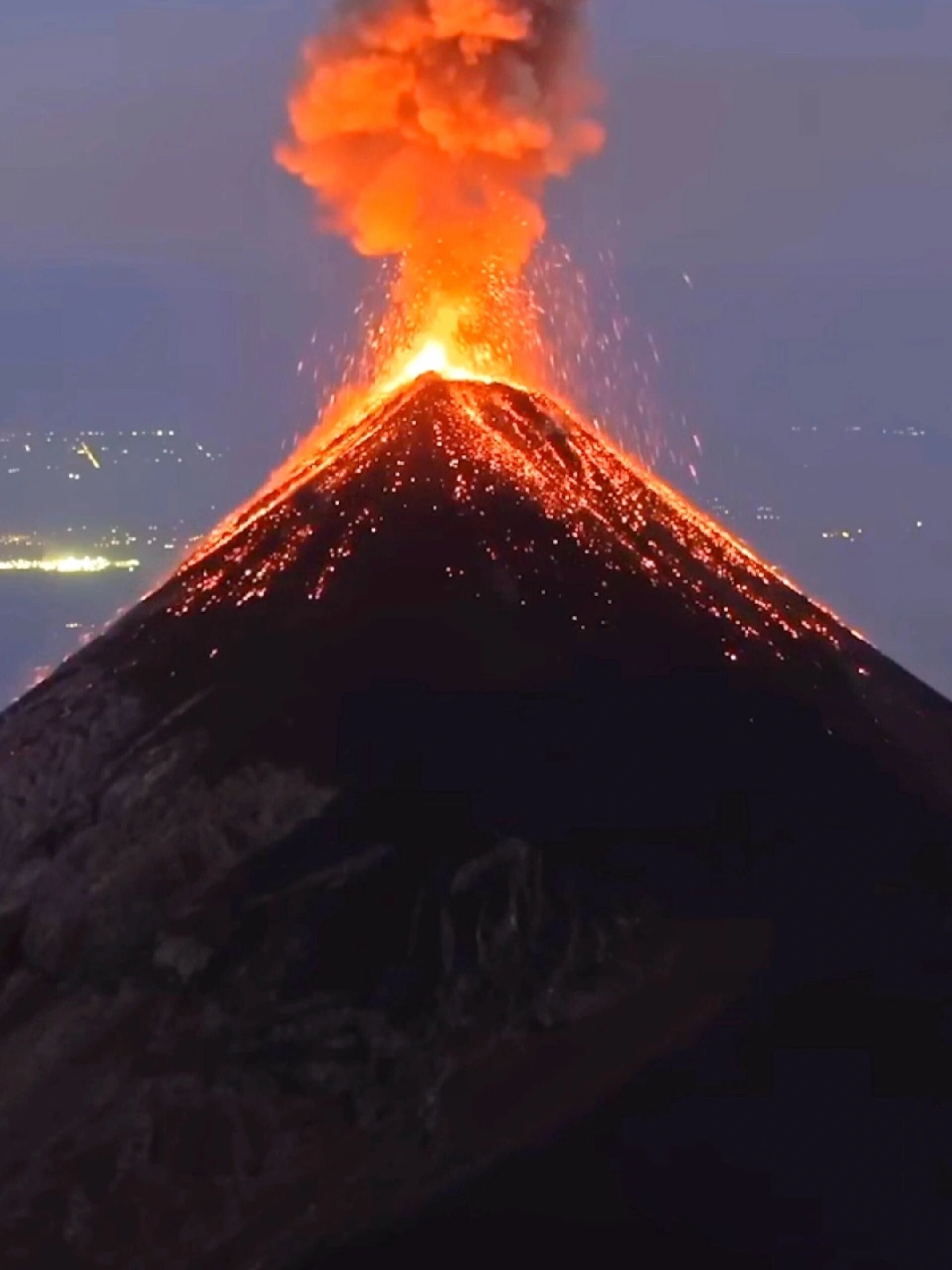 2020菲律宾火山大爆发图片