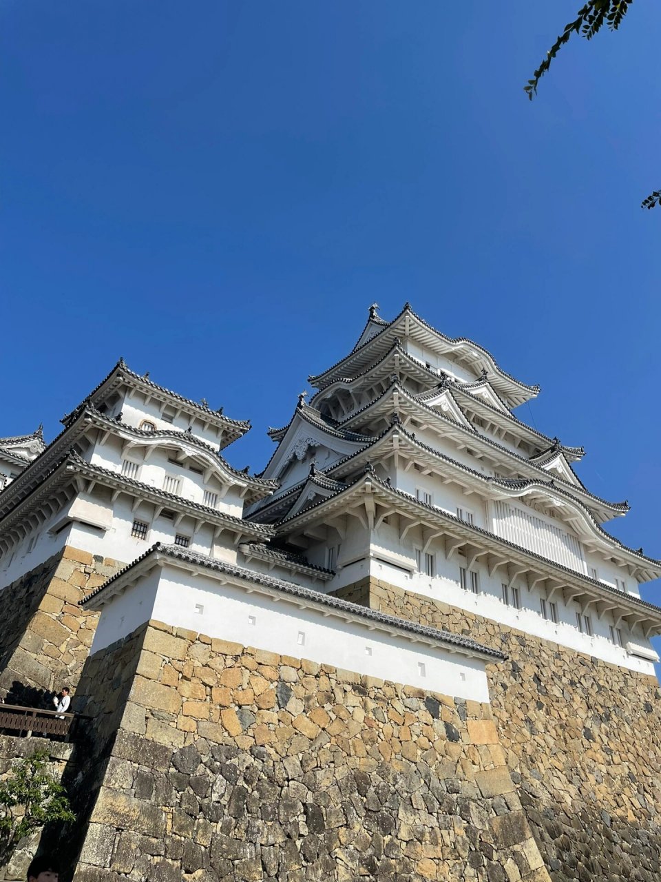 大阪城,名古屋城,姬路城 图1～2 大阪城天守阁外观,在天守阁最顶楼