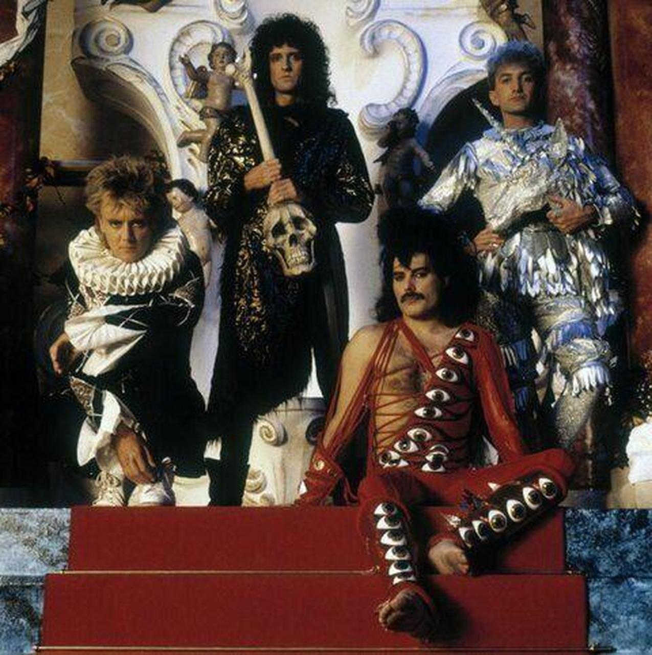 皇后乐队queen的最早的两个成员是布莱恩梅brian may和罗杰泰勒roger