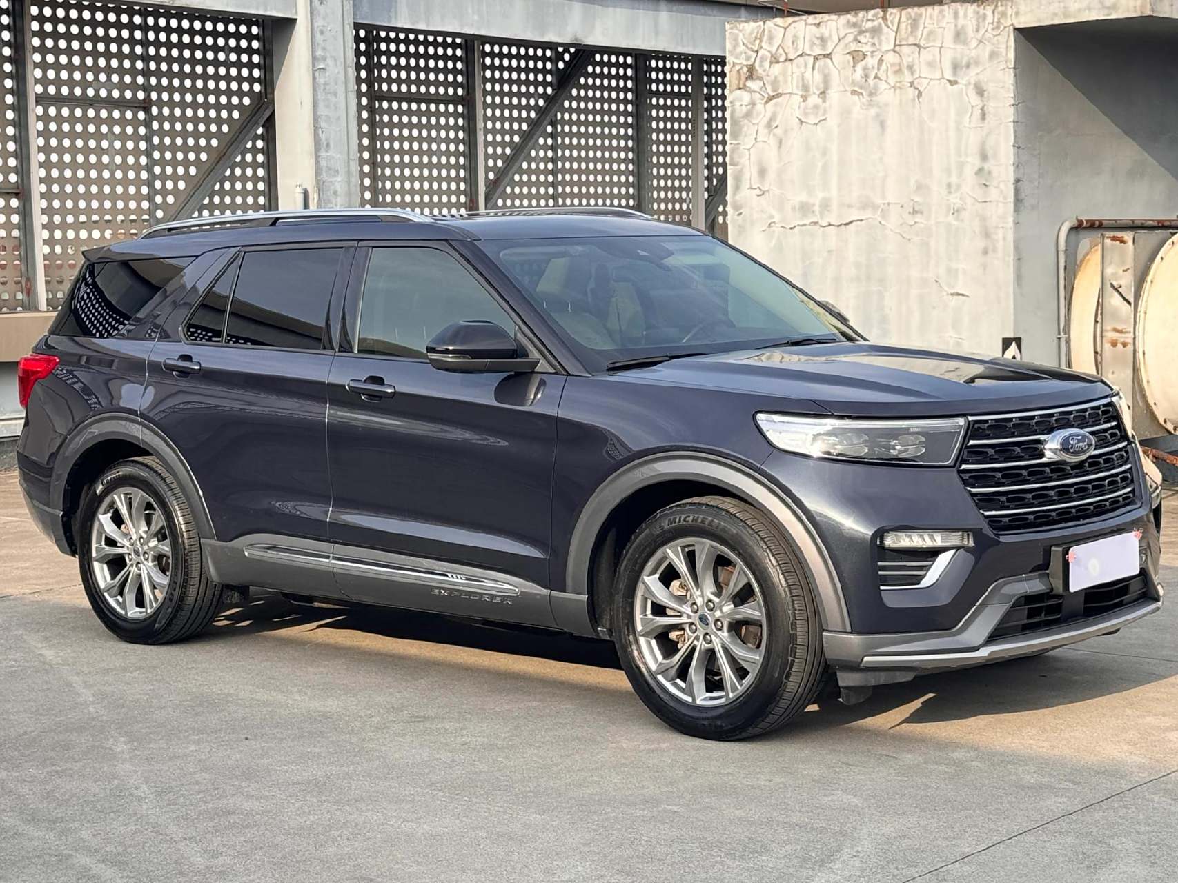 新到2021年6月福特探险者2.3t 风尚版 6座,新车指导价30.