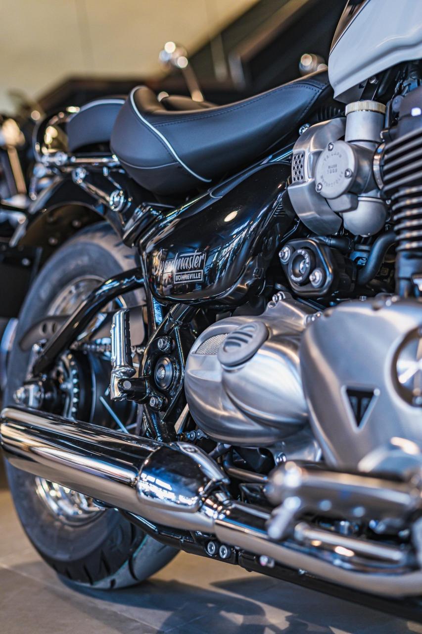 纯正英式复古巡航的代表 精致 优雅 无与伦比的驾驶感受 纵享丝滑关注