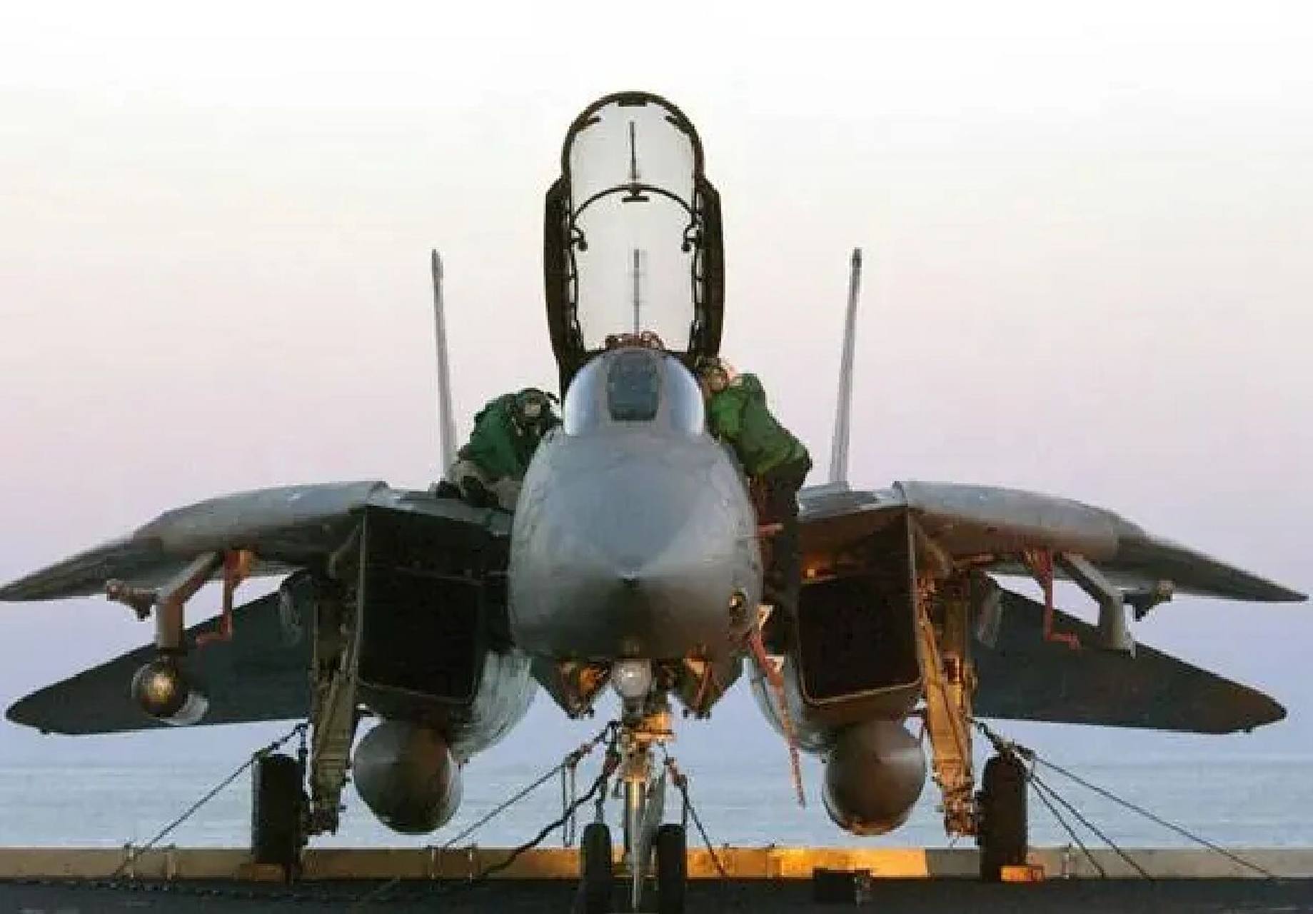 熊猫】号称史上zui帅飞机7615 可能很多人包括我对f-14"雄猫"战斗