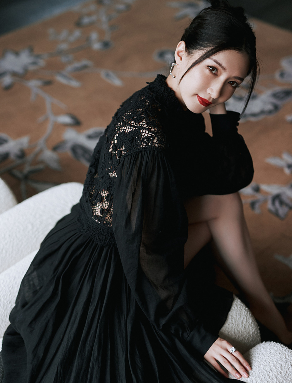 江疏影,曜黑灵韵性感蕾丝长裙