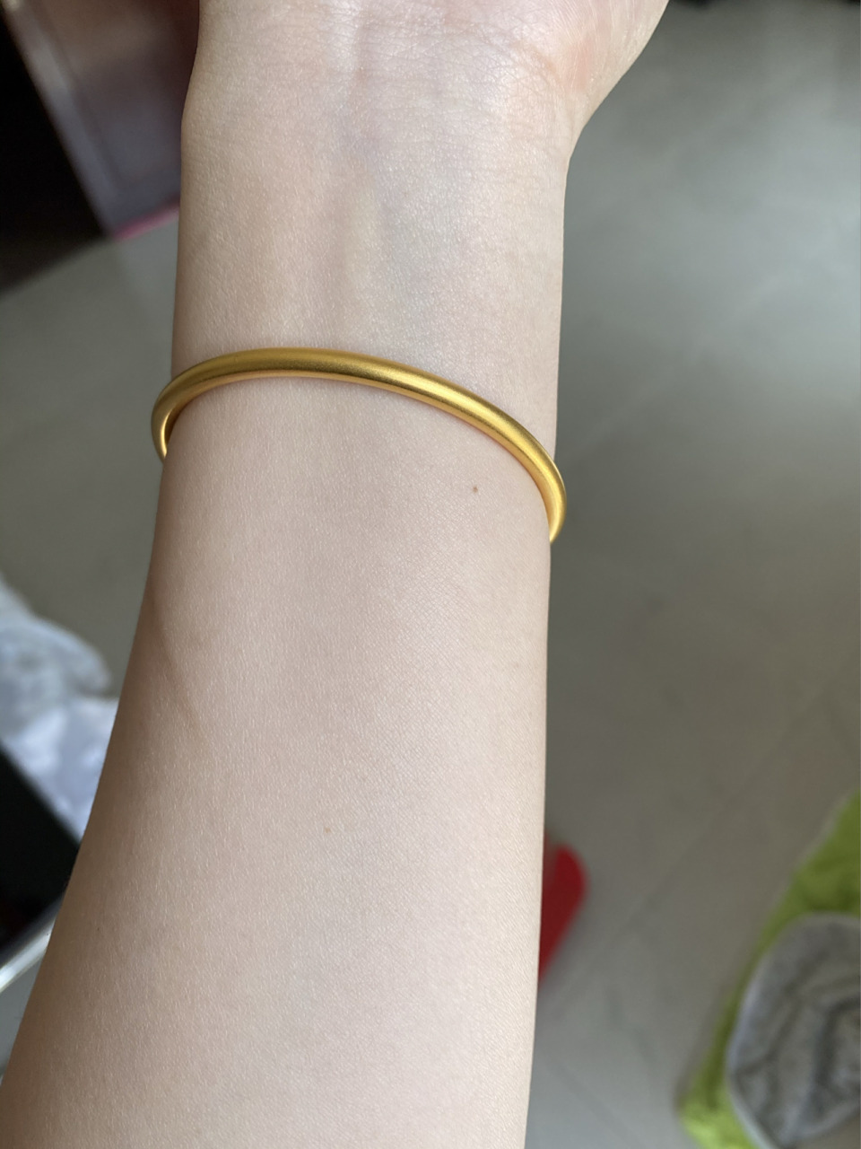 2月13日买了六桂福的古法金手镯 买金子一定要买算克的, 一开始给我买