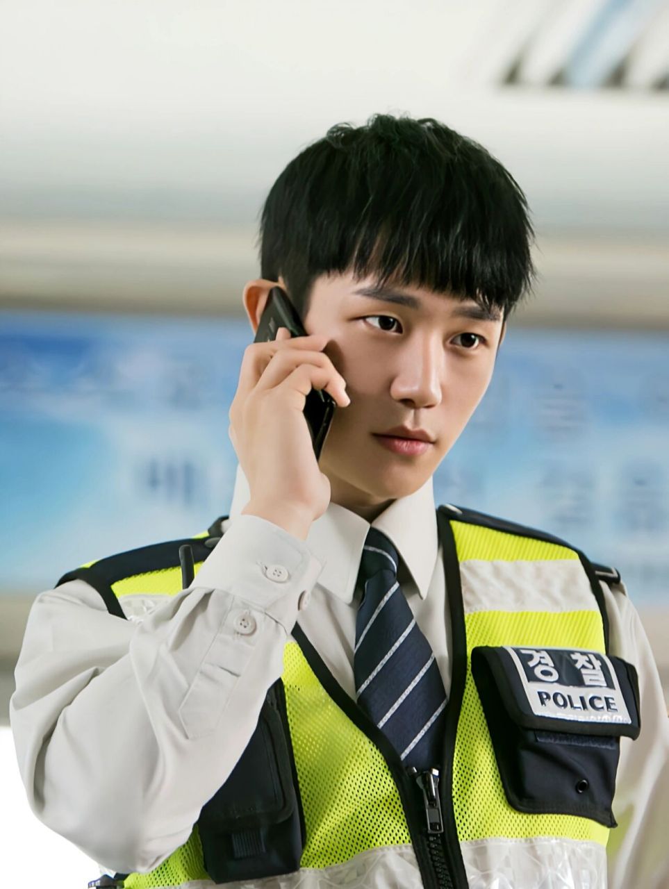 丁海寅警服篇(超帅) 是《当你沉睡时》中超帅的 警察小哥哥韩宇卓