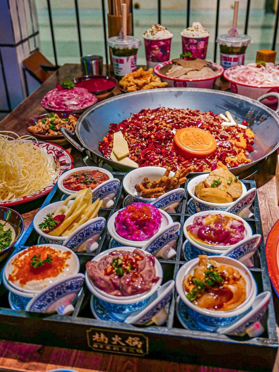 要说第一次吃楠火锅还是在重庆旅游,随便搜了一家,那会儿他家还叫楠