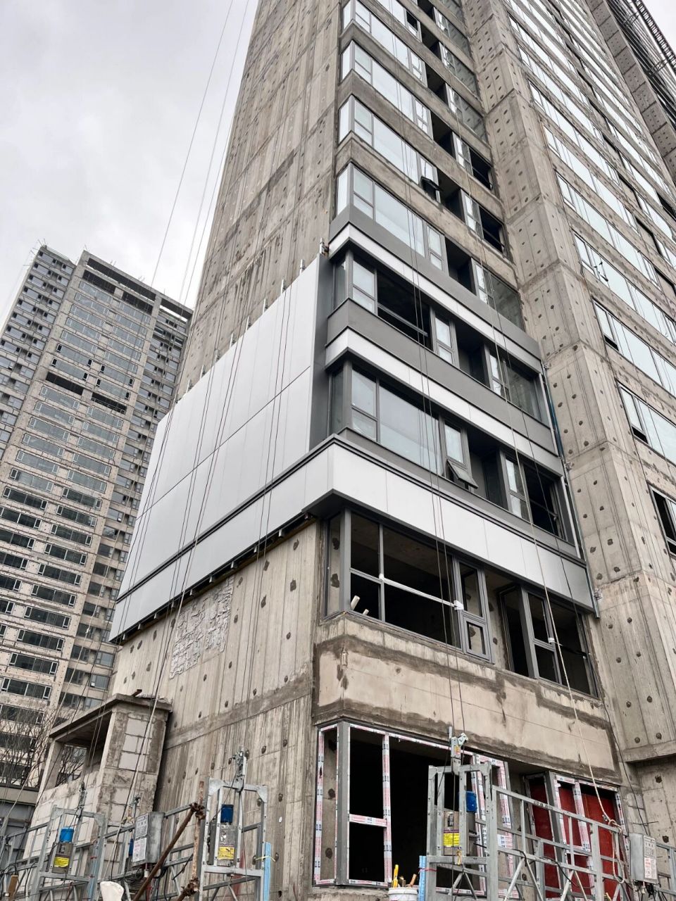 自费升级外立面 金基嘉玥业主自费升级了干挂铝板外立面,金基做的局部