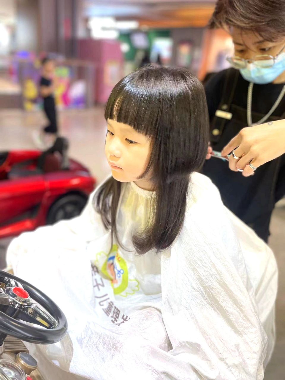 可爱女宝剪发~水母头 今年很受欢迎的水母头,剪完太可爱啦