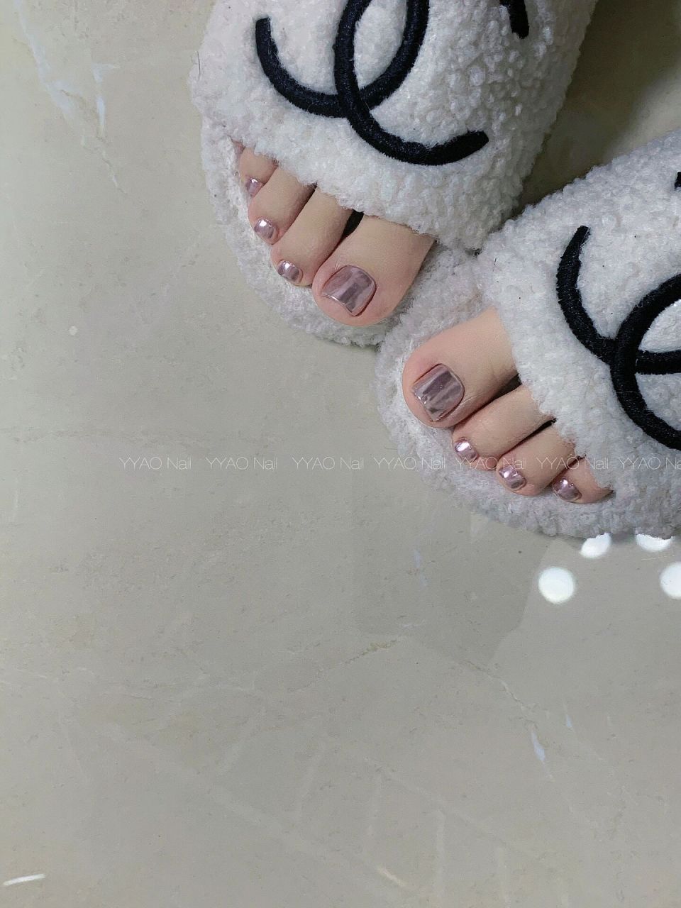 露脚丫丫必搓的粉呀 这个墨镜粉上脚好好看呀 这不是夏天必备颜色