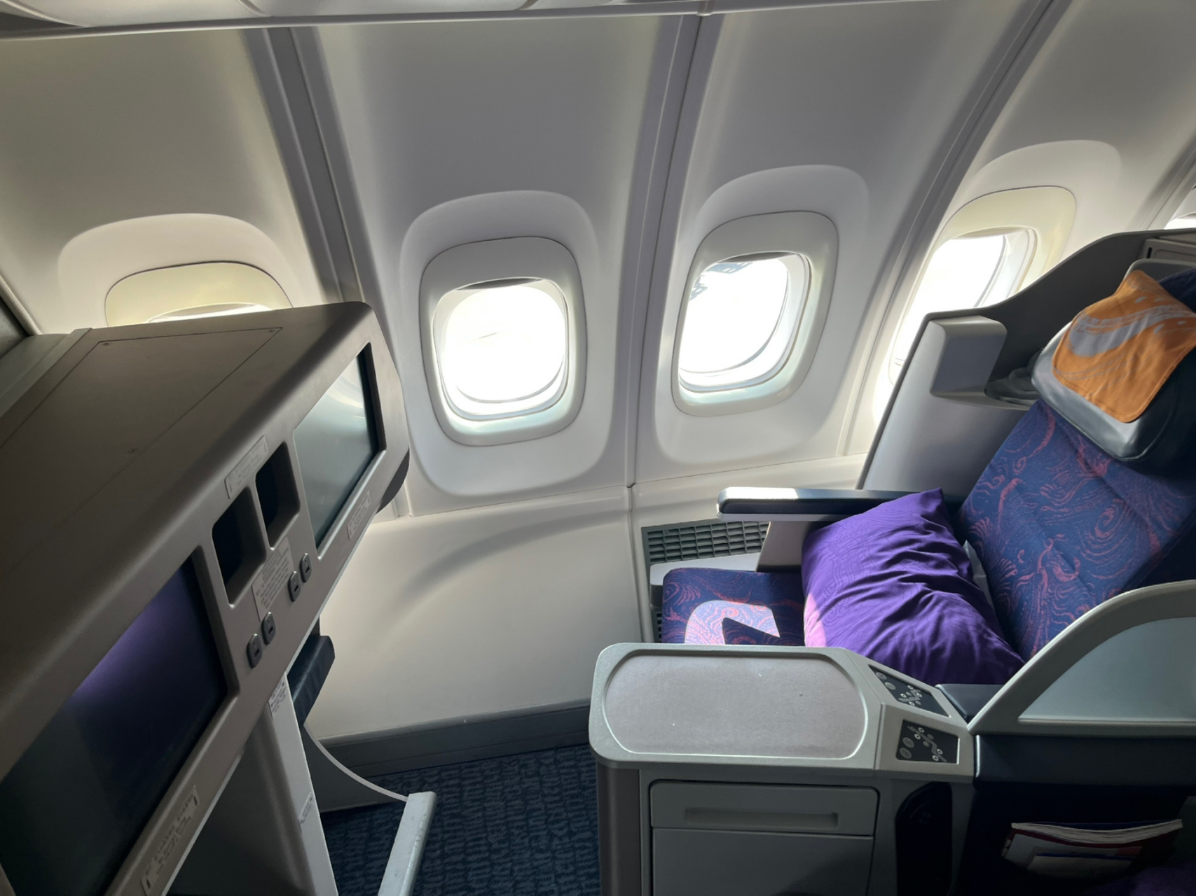 国航双层飞机 波音747 二楼公务舱体验 最近国航恢复了京穗京深线的