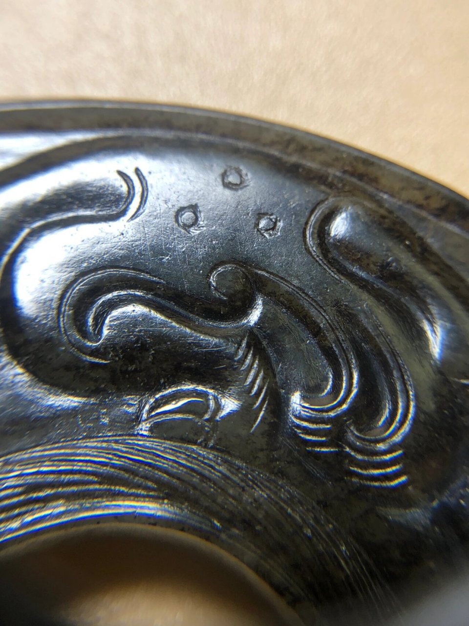 古玉之美——水银沁龙纹饰玉壁 料工型纹沁,五大要素.