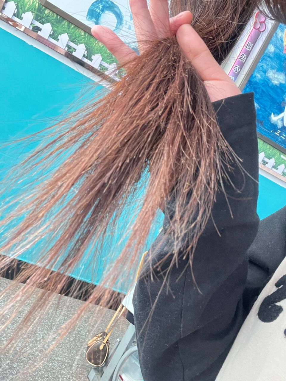 瞒不住了 头发分叉断发,早知道这样养了! 啊…啊快点码起来用!