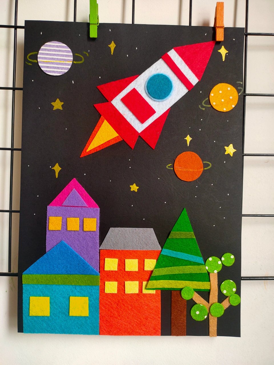 手工贴画~几何图形组合之火箭 还挺可爱的